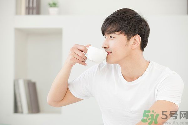 左撇子真的更聰明嗎？左撇子的優(yōu)勢與劣勢