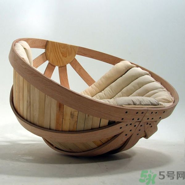 一個(gè)人適合什么樣的沙發(fā)？選購(gòu)沙發(fā)要注意什么？