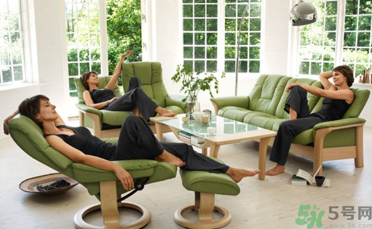 一個(gè)人適合什么樣的沙發(fā)？選購(gòu)沙發(fā)要注意什么？