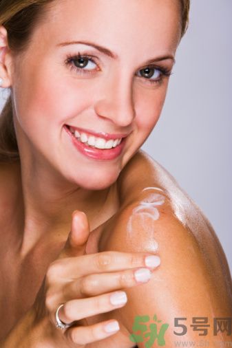 魔法越菲水活盈潤面貼膜怎么樣？魔法越菲水活盈潤面貼膜好用嗎？