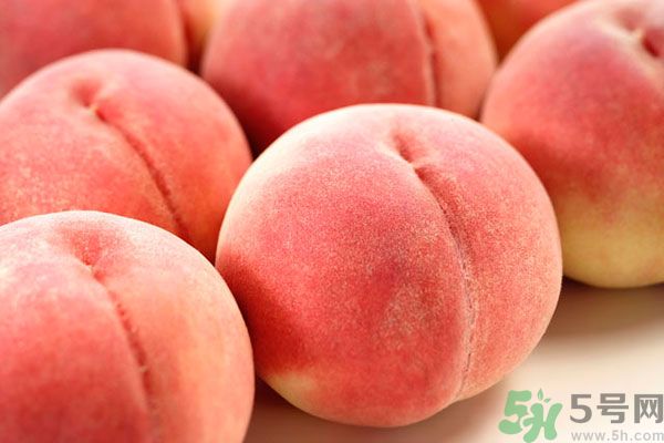 菠蘿可以和桃子一起吃嗎？菠蘿和桃子一起吃可以嗎？