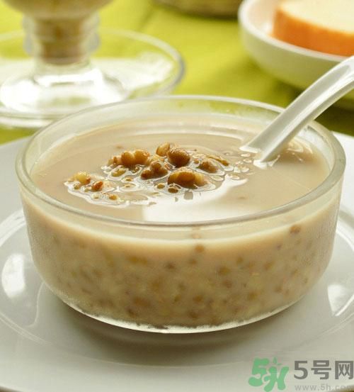 孩子發(fā)燒能吃冰淇淋嗎？感冒發(fā)燒可以吃雪糕嗎？