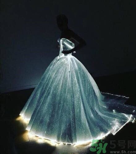 夜光裙為什么會(huì)發(fā)光？夜光裙有害嗎？