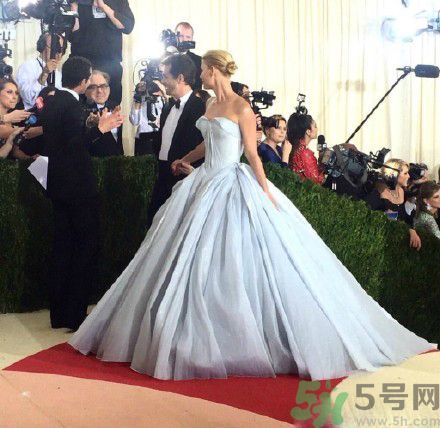 夜光裙為什么會(huì)發(fā)光？夜光裙有害嗎？