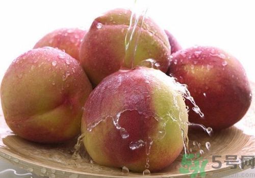 桃子吃多了容易便秘嗎？桃子吃多了會(huì)肚子疼嗎？