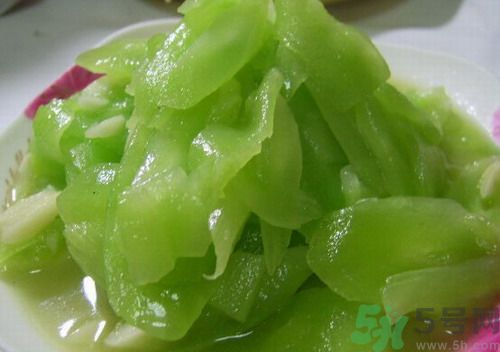 吃萵苣的葉子有什么好處?吃萵苣葉有什么功效?.jpg 吃萵苣的葉子有什么好處?吃萵苣葉有什么功效?.jpg