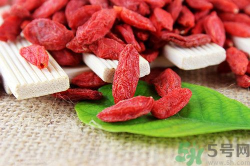 枸杞泡水喝會上火嗎?枸杞泡水喝的功效與作用? 枸杞泡水喝會上火嗎?枸杞泡水喝的功效與作用?