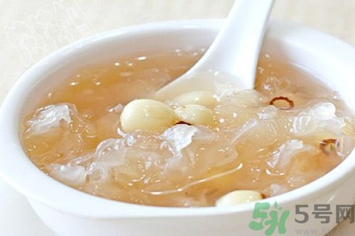 銀耳蓮子湯什么時(shí)候喝最好?銀耳蓮子湯怎么做好吃 銀耳蓮子湯什么時(shí)候喝最好?銀耳蓮子湯怎么做好吃