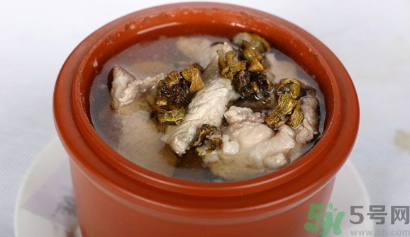 石斛和泥鰍能同吃嗎？石斛和泥鰍能一起吃嗎？