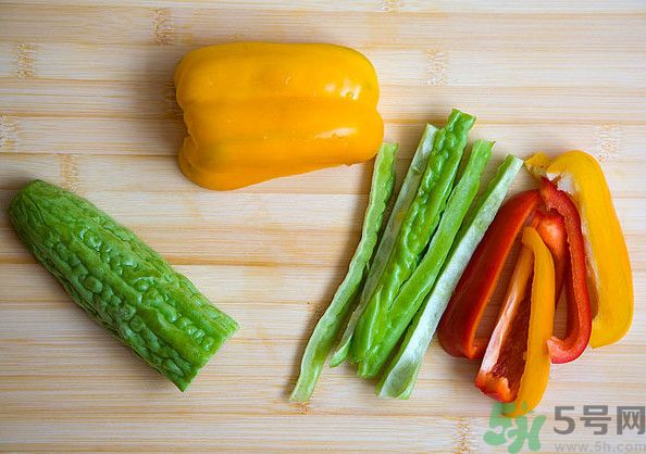 茉莉花綠茶加苦瓜能減肥嗎？茉莉花和苦瓜泡水喝嗎？