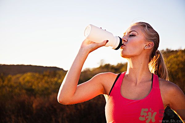 邊跑步邊喝豆?jié){可以嗎？跑步的時候喝豆?jié){好嗎？