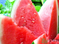 青島吃西瓜中毒事件,西瓜中毒的癥狀有哪些? 青島吃西瓜中毒事件,西瓜中毒的癥狀有哪些?