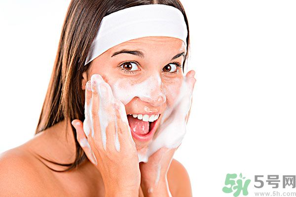 黑頭和螨蟲(chóng)是一樣嗎？黑頭和螨蟲(chóng)有什么區(qū)別？