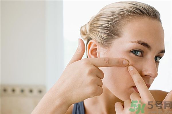 黑頭和螨蟲是一樣嗎？黑頭和螨蟲有什么區(qū)別？