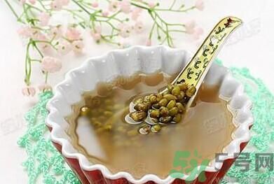 菊花晶能喝綠豆湯一起喝嗎？菊花晶和綠豆湯可以一起喝嗎？