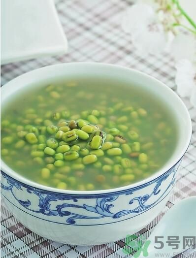 菊花晶能喝綠豆湯一起喝嗎？菊花晶和綠豆湯可以一起喝嗎？