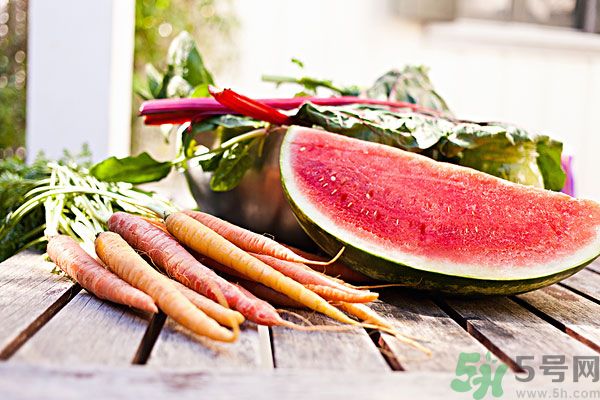 西瓜放冰箱可以放幾天？西瓜放冰箱隔夜能吃嗎？