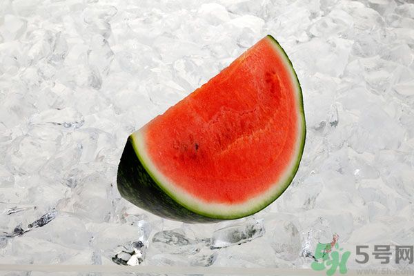 西瓜放冰箱可以放幾天？西瓜放冰箱隔夜能吃嗎？