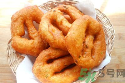 油餅和酸奶可以同食嗎?油餅和酸奶一起吃會(huì)怎么樣？