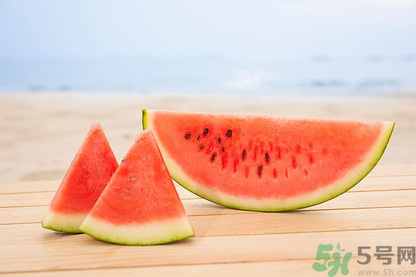 衣服上的西瓜汁怎么洗掉？怎么洗掉西瓜汁？