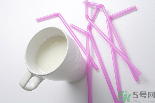 夏天運動后吃西瓜好嗎？夏天運動后喝什么解暑？