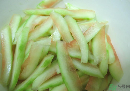 西瓜皮能敷臉嗎？怎么用西瓜皮敷臉？