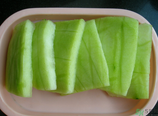 西瓜皮能敷臉嗎？怎么用西瓜皮敷臉？