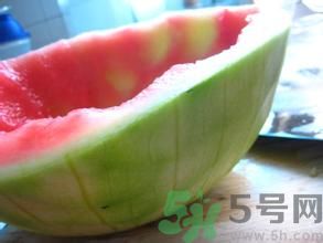 西瓜皮能敷臉嗎？怎么用西瓜皮敷臉？