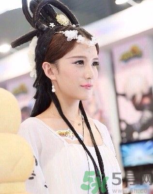 陜西最美媽媽是誰？陜西最美媽媽當街哺乳被棄女嬰是怎么回事？