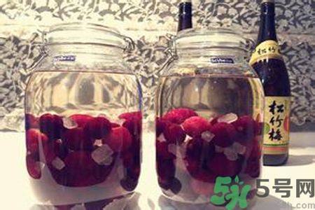 楊梅酒要泡多久？楊梅酒的保質(zhì)期是多久？