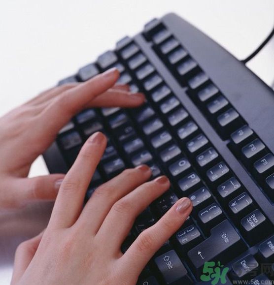 鍵盤有油是什么原因？鍵盤有油怎么辦？