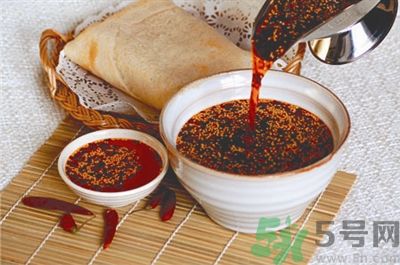 夏天辣椒油要放冰箱嗎？辣椒油可以放冰箱嗎？