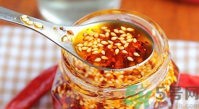 夏天辣椒油要放冰箱嗎？辣椒油可以放冰箱嗎？