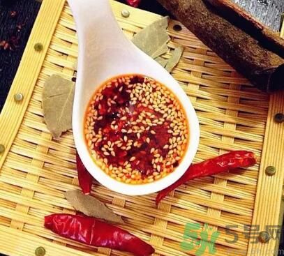 夏天辣椒油要放冰箱嗎？辣椒油可以放冰箱嗎？