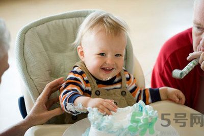 小孩子咬鉛筆會鉛中毒嗎？小孩子咬鉛筆會影響身體健康嗎？