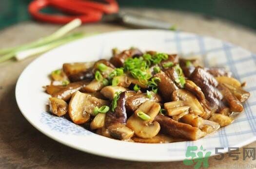 茄子可以炒蘑菇嗎？茄子炒蘑菇吃好嗎？