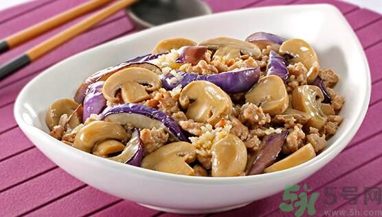 茄子可以炒蘑菇嗎？茄子炒蘑菇吃好嗎？