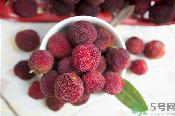 吃楊梅過(guò)敏怎么辦？楊梅過(guò)敏癥狀有哪些？