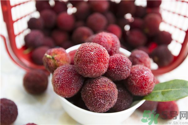 吃楊梅過敏怎么辦？楊梅過敏癥狀有哪些？