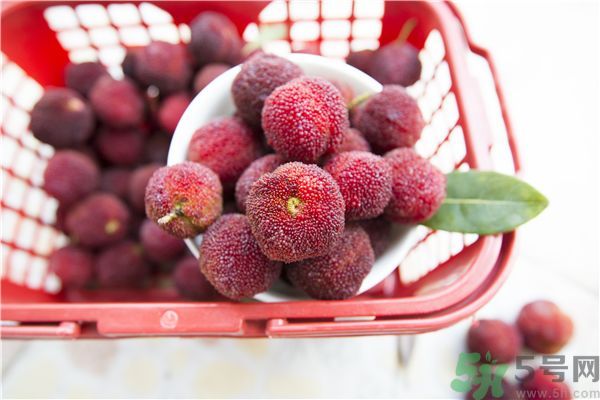 吃楊梅過敏怎么辦？楊梅過敏癥狀有哪些？