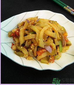 炒茄子發(fā)黑怎么辦？炒茄子怎么才能不發(fā)黑？