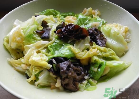 包菜可以和木耳一起炒嗎？包菜和木耳可以一起吃嗎？