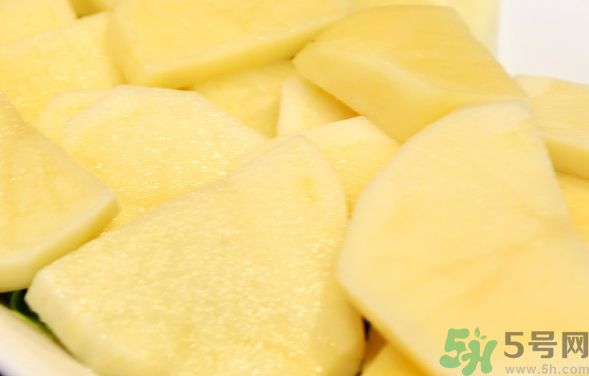 包菜可以和土豆一起吃嗎?包菜能和土豆同吃嗎? 包菜可以和土豆一起吃嗎?包菜能和土豆同吃嗎?