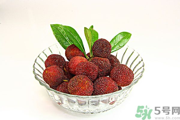 吃楊梅時可以喝茶嗎？吃楊梅時喝茶有什么壞處？