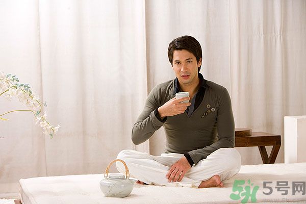 吃楊梅時可以喝茶嗎？吃楊梅時喝茶有什么壞處？