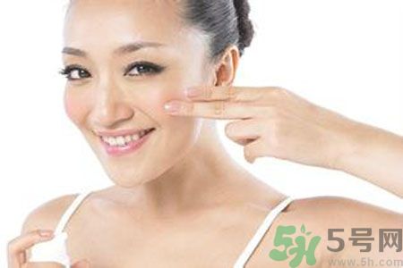 為什么夏天容易長雀斑？夏天長雀斑了怎么辦？