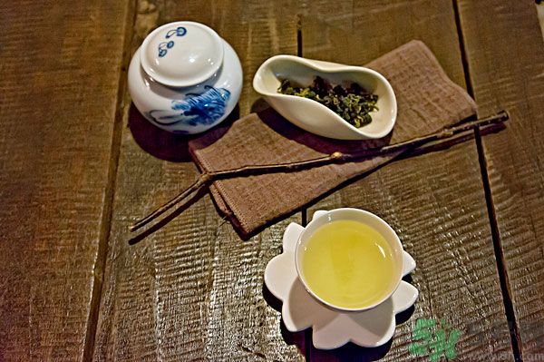 吃魚的時(shí)候能喝茶嗎？吃魚可以喝茶嗎？