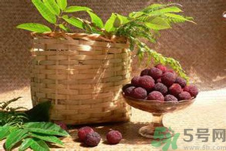 楊梅紅色好還是黑色好？楊梅顏色越深越好嗎？