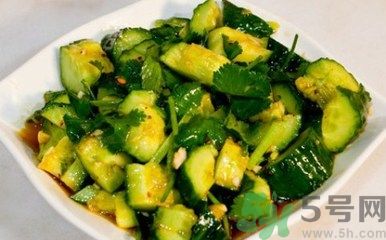 坐月子可以吃拍黃瓜嗎？坐月子可以吃生黃瓜嗎？