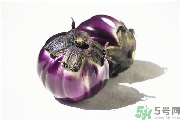 茄子里面有黑點能吃嗎？茄子里面黑了能吃嗎？